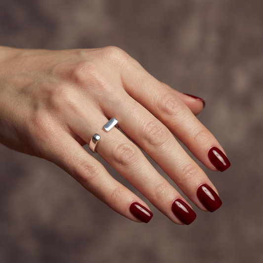 Срібна каблучка Джоан — це срібне колечко геометричної форми. Безкоштовна доставка по Україні. Швидка відправка.