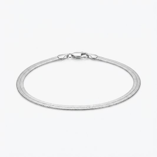 Срібний браслет снейк для жінок. Срібне плетіння плоский снейк - ідеальне на кожен день. Довжина 18 см. Ширина 4 мм. В наявності в Україні.