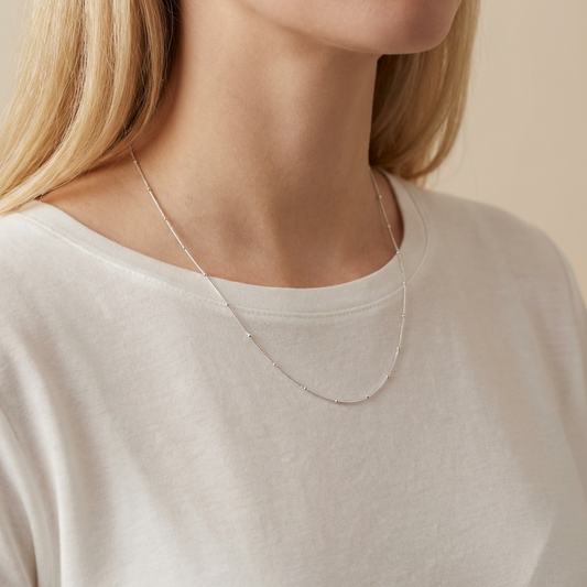 Срібний тонкий ланцюжок снейк з шармами — це срібне намисто з маленькими кульками. Безкоштовна доставка по Україні. Швидка відправка.