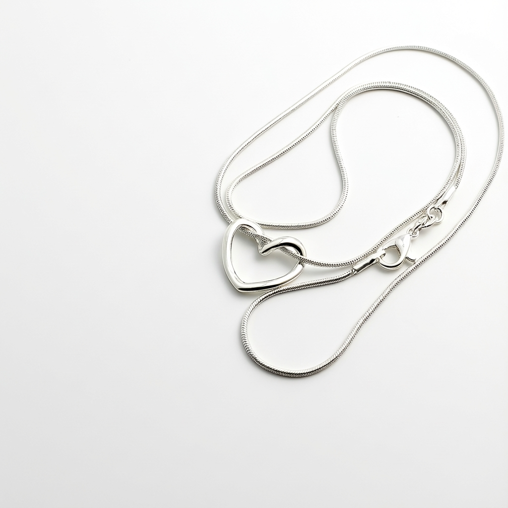 Срібне намисто 925 ЕНДЖІ з відкритим серцем і ланцюжком — деталі дизайну
