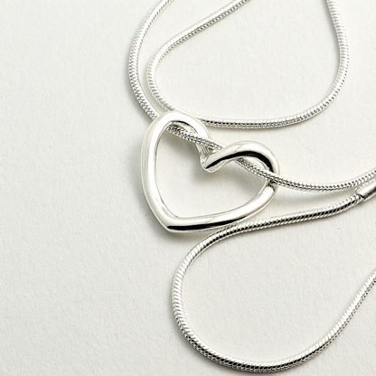 Срібне намисто 925 проби ЕНДЖІ з кулоном у формі відкритого серця — 10 Crystals
