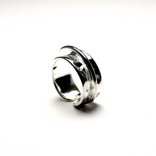 Adjustable swirl ring for women
