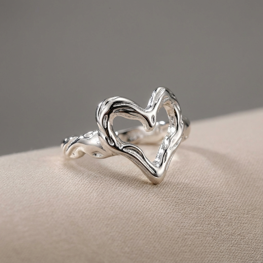 Срібна каблучка 925 проби ХЕЙЛІ із серцем, регульована — 10 Crystals