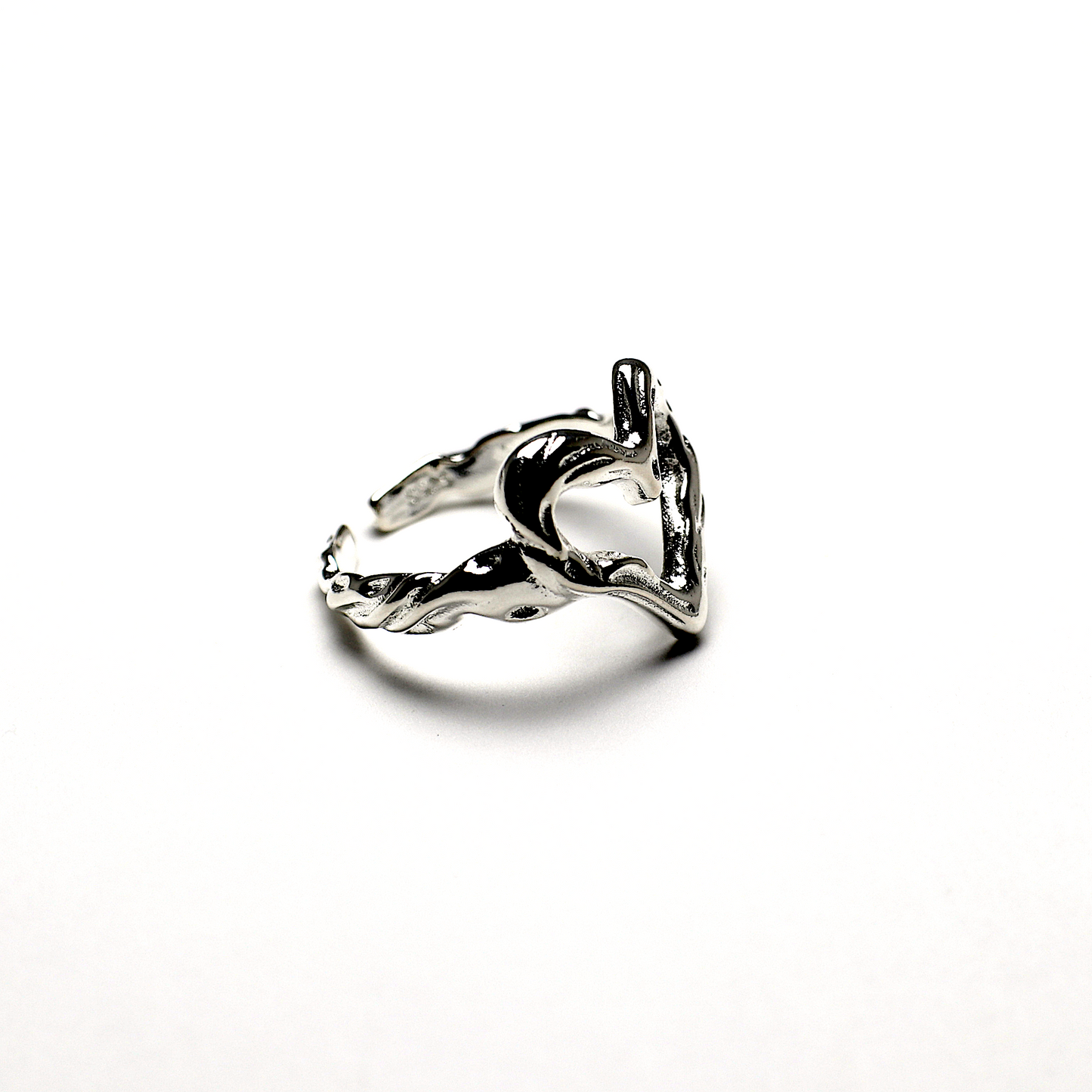 Срібна каблучка 925 ХЕЙЛІ з відкритим серцем — вигляд збоку
