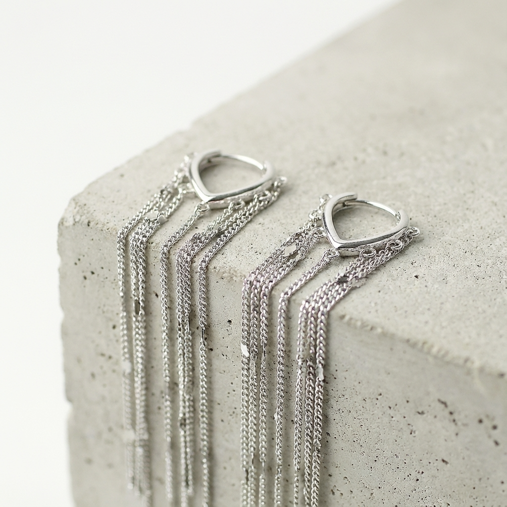 Срібні сережки 925 КАЙЛІ з довгими ланцюжками — деталі дизайну зблизька

