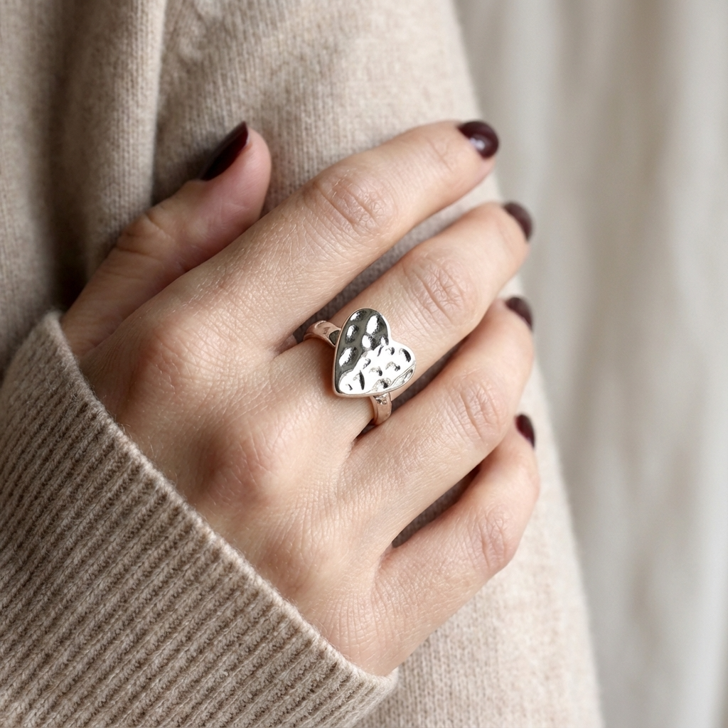 Срібне кольцо з сердечком KIM — срібна каблучка з серцем 10 Crystals