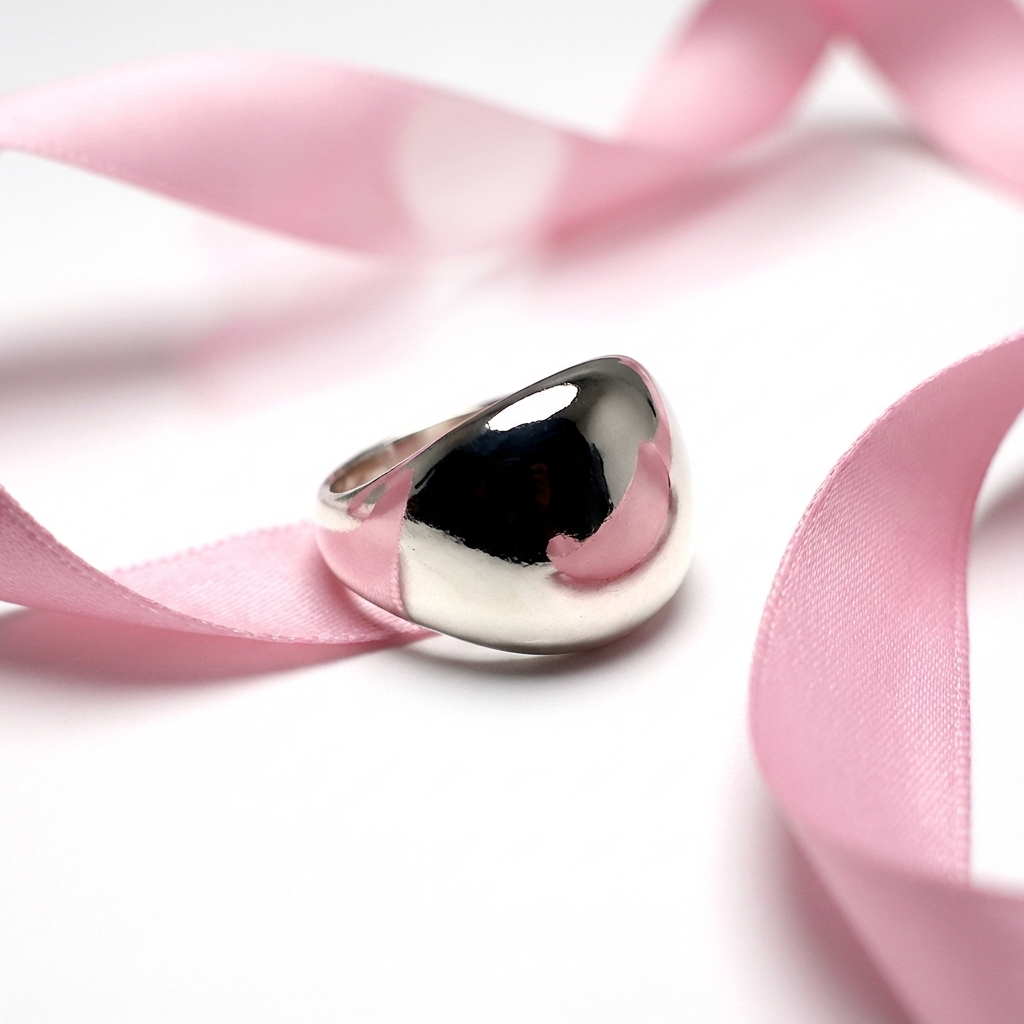 Жіноча срібна широка каблучка купол — дзеркально полірована | ЛІНДА  10 Crystals
