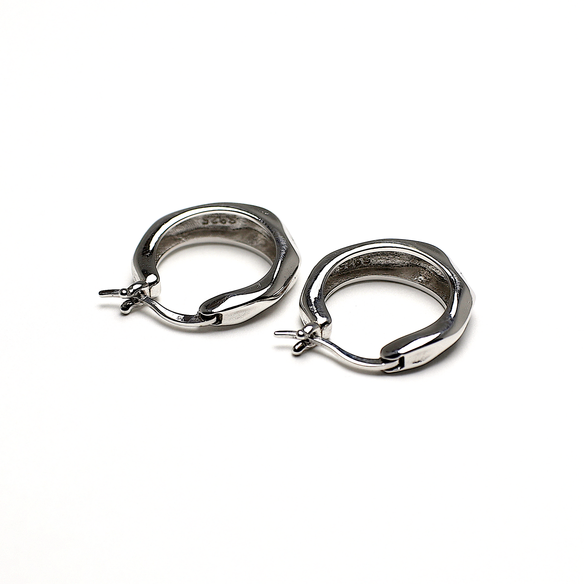 1190 грн - Срібні сережки КІРА 10 Crystals в наявності. Відправка у день замовлення. monopay.  Нова Пошта, Укрпошта.