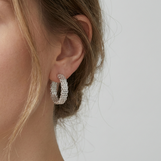 Срібні сережки кільця для жінок Евелін. Невагомі, не обтяжують вушко. Безкоштовна доставка по Україні. Відправлення в день замовлення.