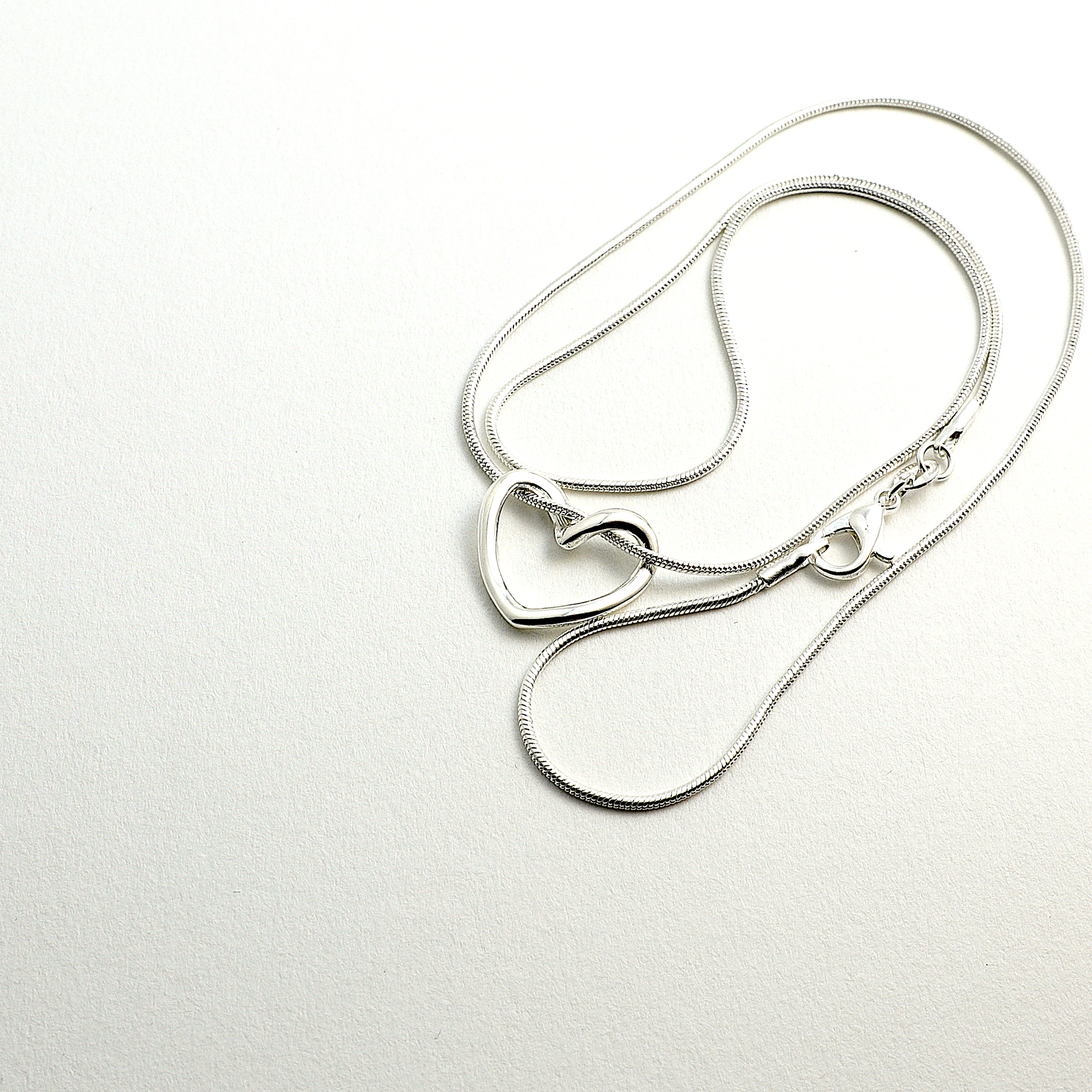 890 грн - Кулон срібний серце - 10 Crystals - Киів, Дніпро - В наявності. Відправка у день замовлення. monopay. Нова Пошта, Укрпошта. Доставка Одеса, Львів - вся Україна.