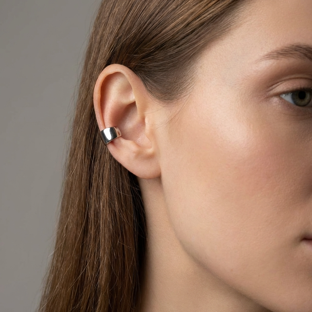 Срібні кафи для жінок. Широкі каффи ідеально поєднуються з сережками 10 Crystals. В наявності в Україні. Швидке відправлення. 