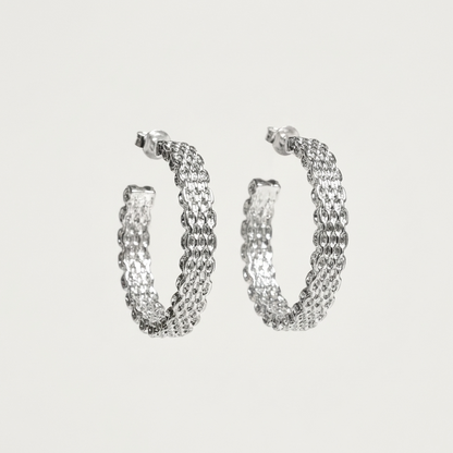 Срібні сережки кільця для жінок Евелін — це великі, але невагомі сережки-кільця. Безкоштовна доставка по Україні. Відправка в день замовлення.