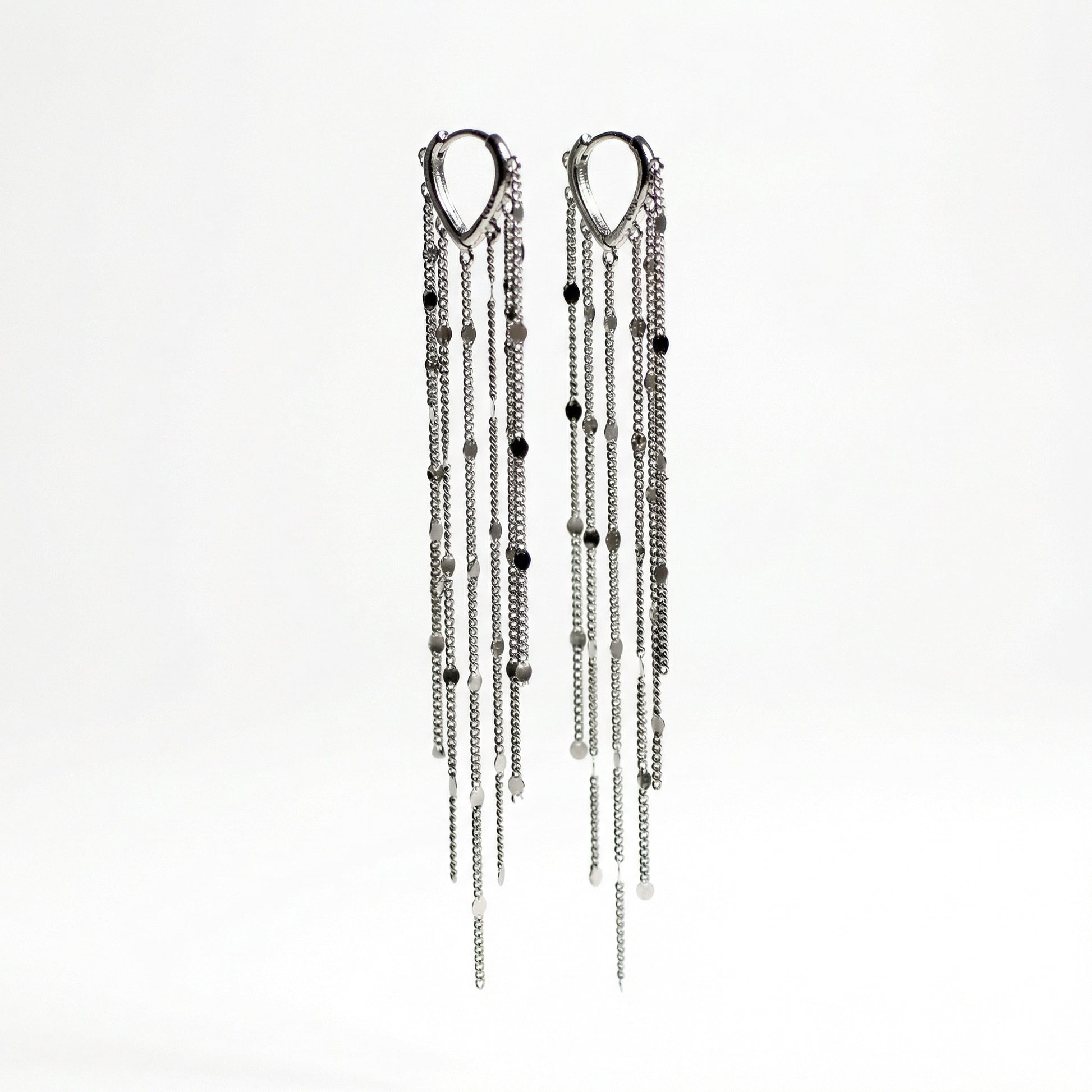 Срібні сережки конго з ланцюжками — 10 Crystals. Кульчики  з висюльками для жінок.