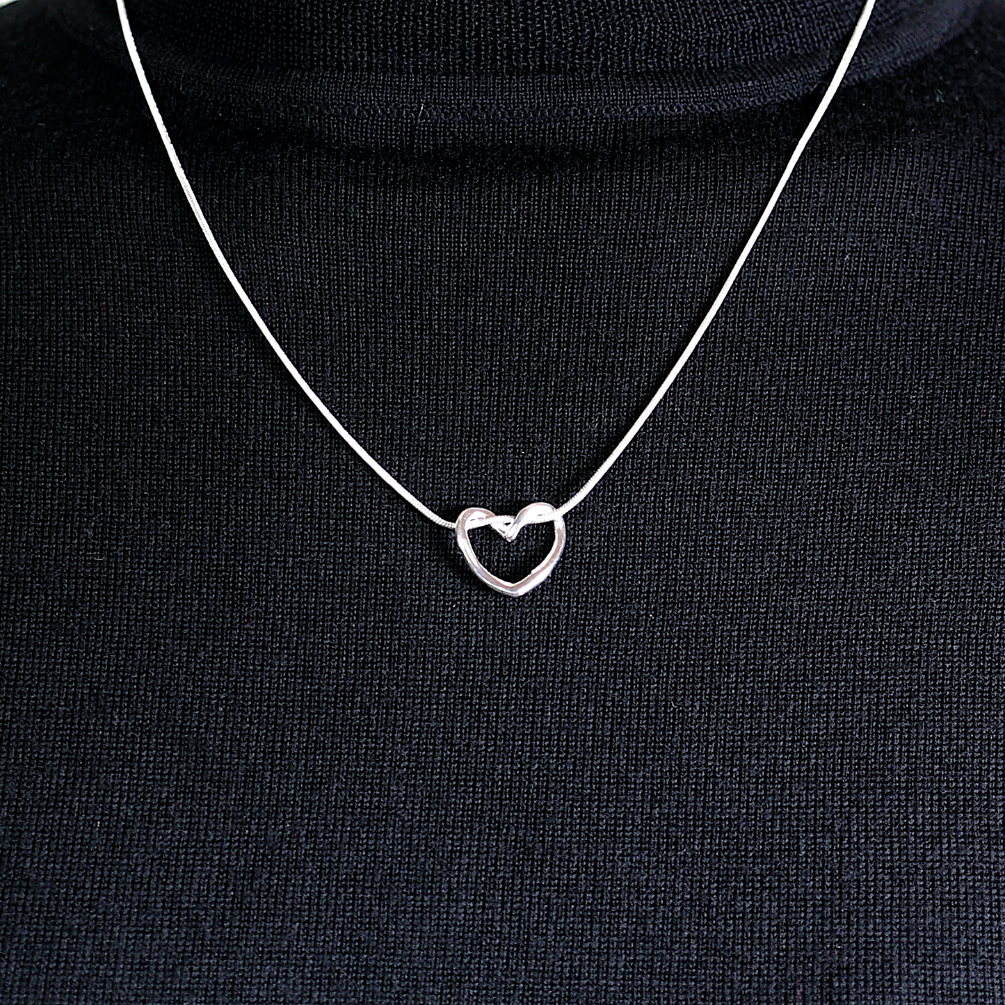 890 грн - Срібна прикраса Серце - 10 Crystals - Киів, Дніпро - В наявності. Відправка у день замовлення. monopay. Нова Пошта, Укрпошта. Доставка Одеса, Львів - вся Україна.