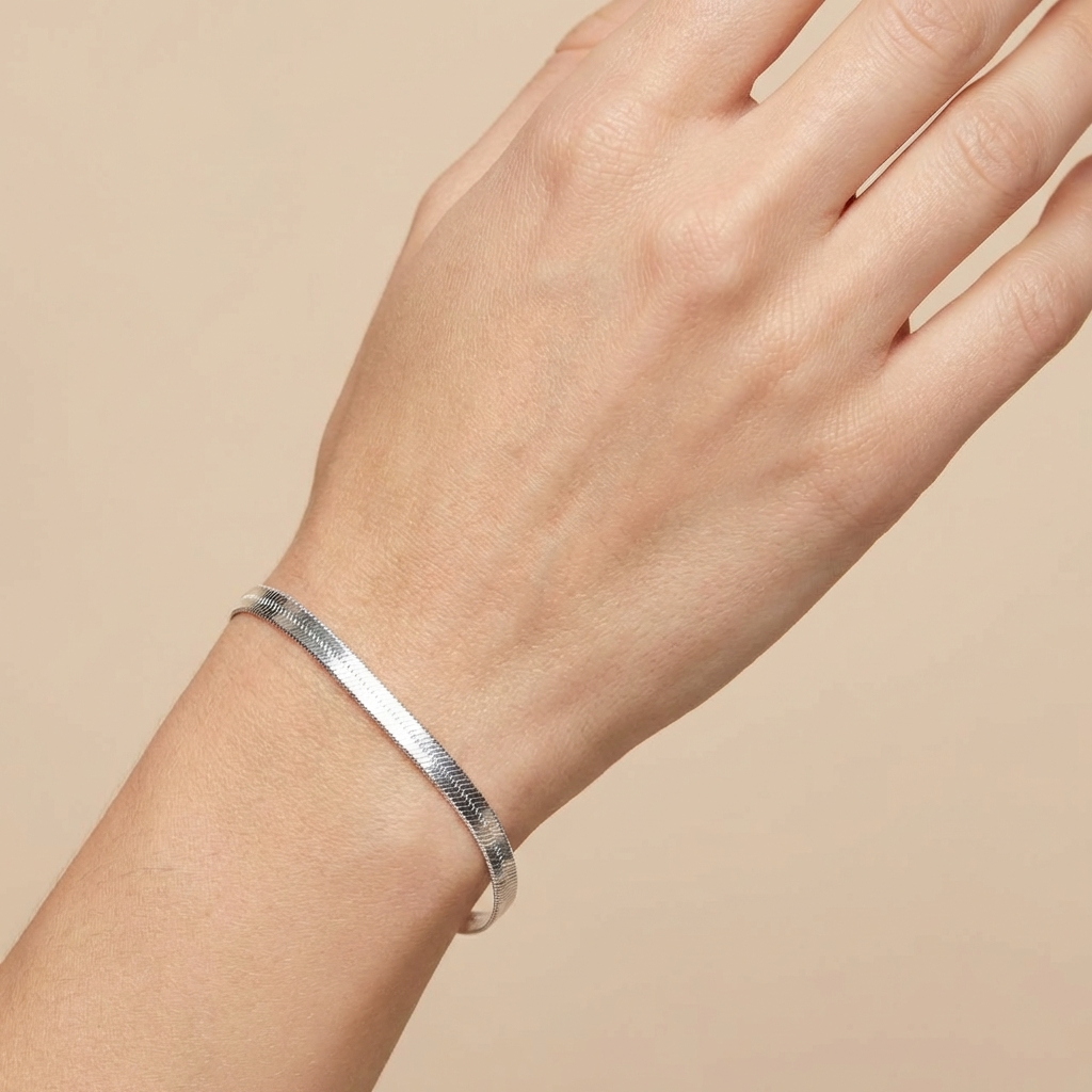 Срібний браслет СНЕЙК для жінок. Плоский, блискучий ланцюжок шириною 4 мм. В наявності в Україні. Швидка відправка. Найкраща ціна.