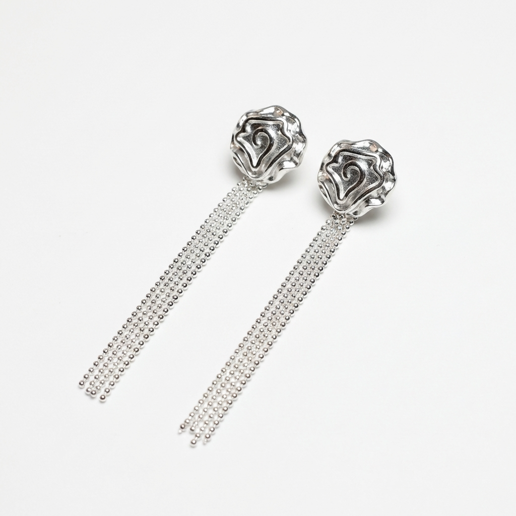 Срібні сережки пусети квітки з рухомими ланцюжками Емілія — це невагомі срібні кульчики у фрмі квіток. Безкоштовна доставка по Україні. 