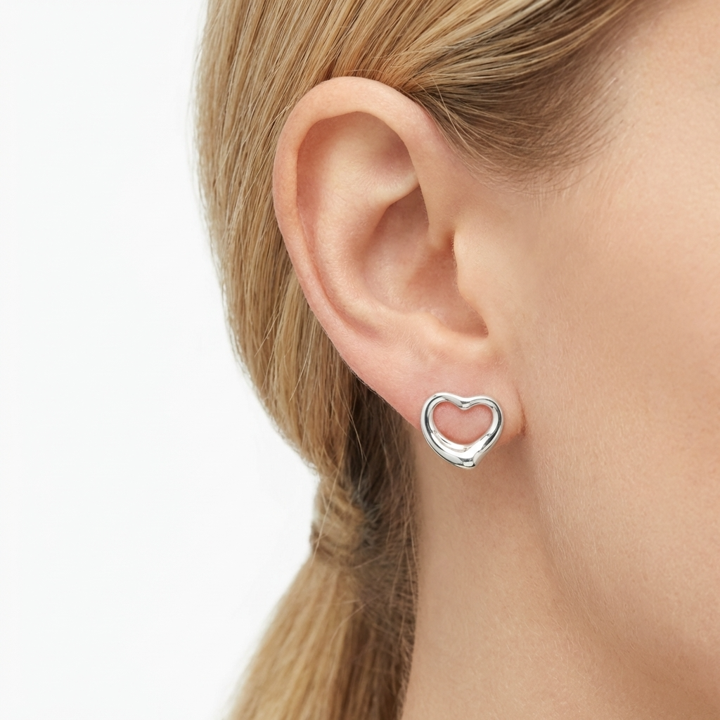 Срібні сережки-пусети сердечки — кульчики зі зручною застібкою. Безкоштовна доставка по Україні. Відправка в день замовлення.