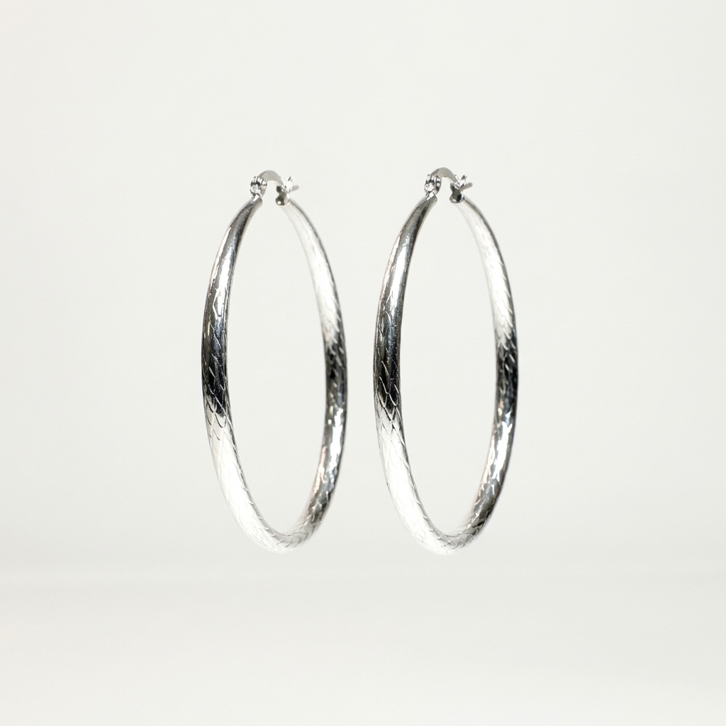 Срібні сережки-кільця масивні, але невагомі. Не обтяжують вушко. Безкоштовна доставка по Україні. 