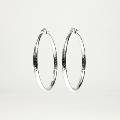 Срібні сережки-кільця масивні, але невагомі. Не обтяжують вушко. Безкоштовна доставка по Україні. 