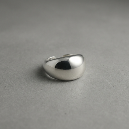 Срібна широка каблучка крапля ЛІНДА від 10 Crystals. Об'ємне широке колечко в наявності в Україні.