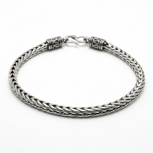 Срібний браслет 21 см із виразним плетеним дизайном. Застібка гачок. Безкоштовна доставка по Україні. Видправка в день замовлення.