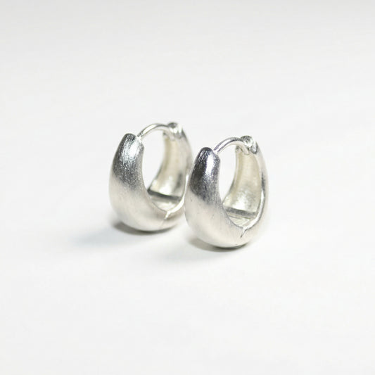 Срібні сережки кільця 10 Crystals. Дуті масивні сережки з матовим покриттям. Родоване срібло 925. 