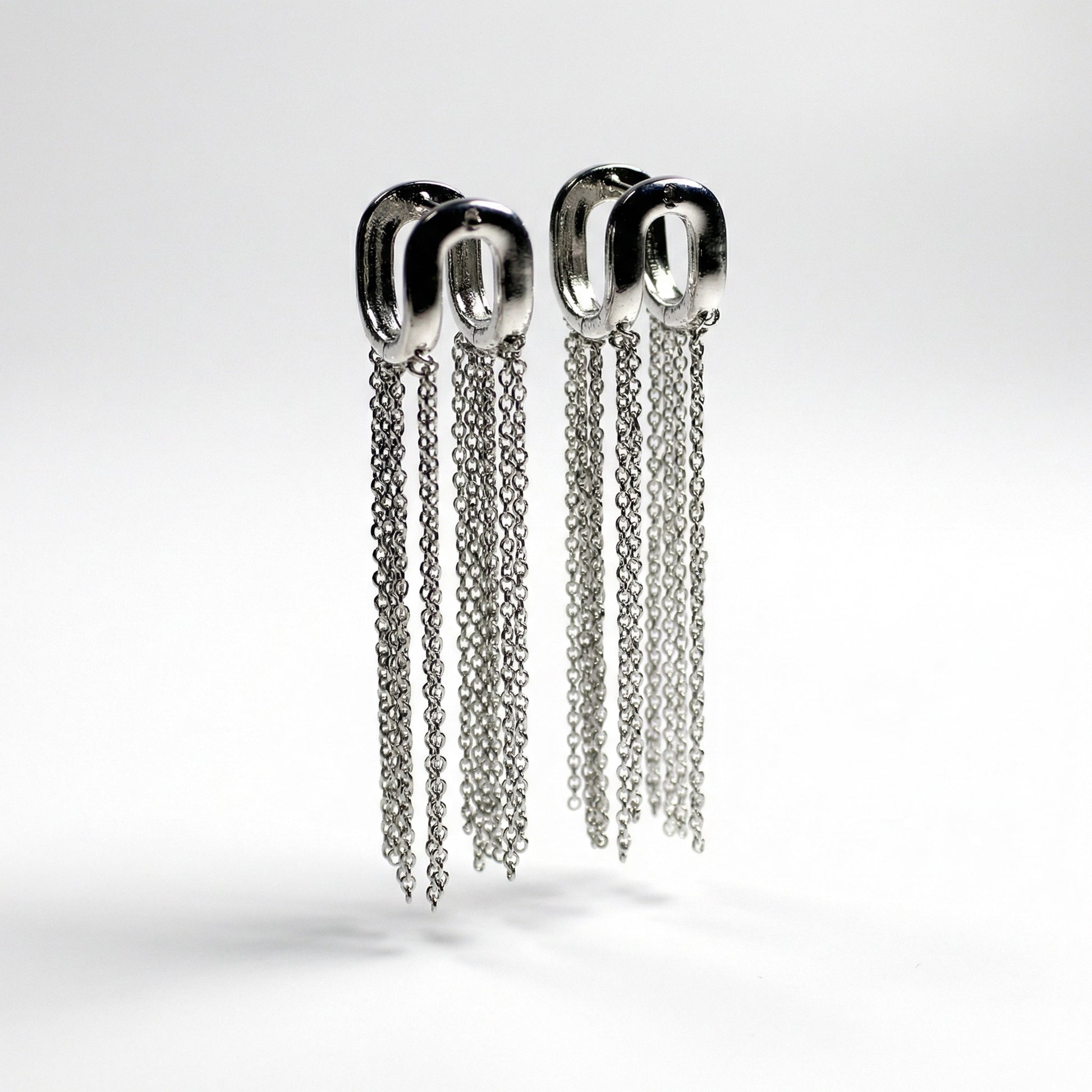 Срібні сережки конго з ланцюжками 10 Crystals. Срібні кульчики з довжелезними рухомими ланцюжками плетіння якір.