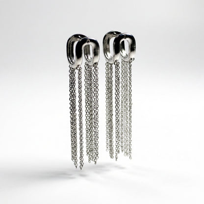 Срібні сережки конго з ланцюжками 10 Crystals. Срібні кульчики з довжелезними рухомими ланцюжками плетіння якір.